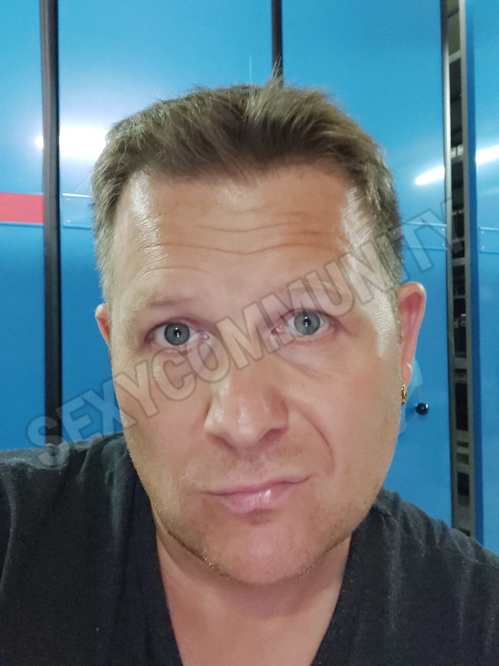 Advertisement (8511117) - chris007 1