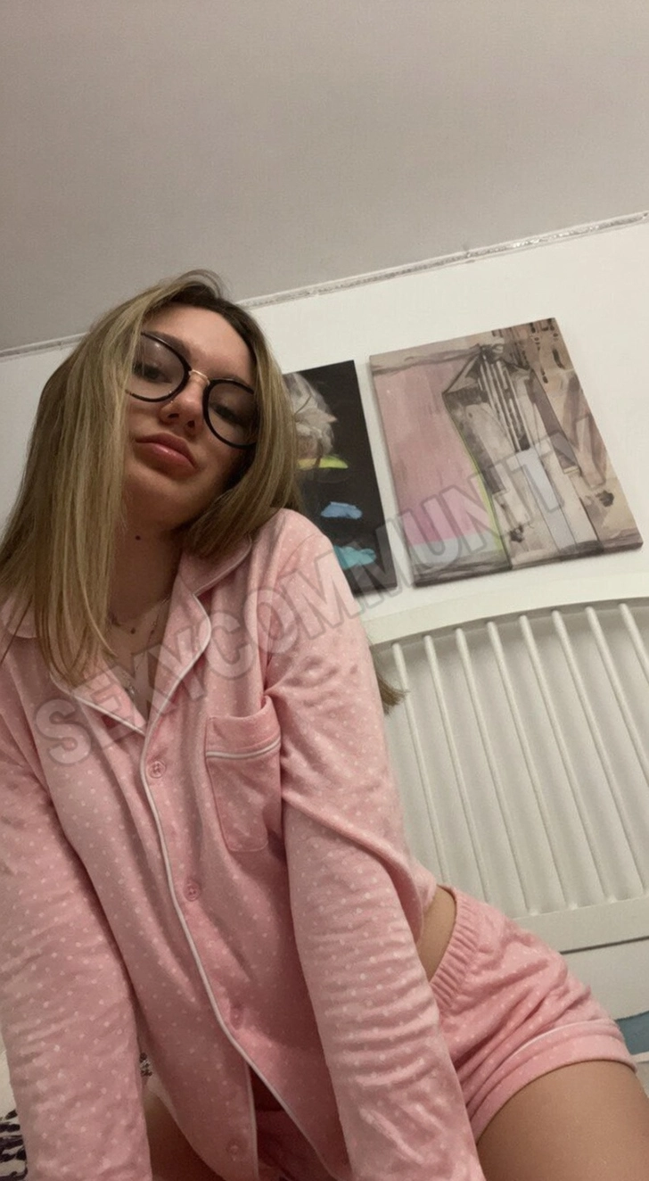 Advertisement (8774555) - AlessiaCon09183 2