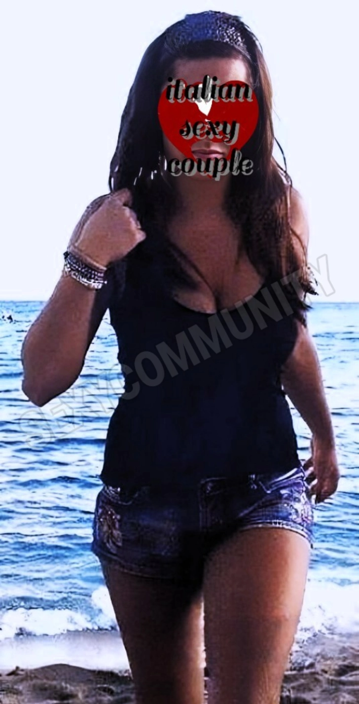 Advertisement (8774505) - italiansexycoup 1