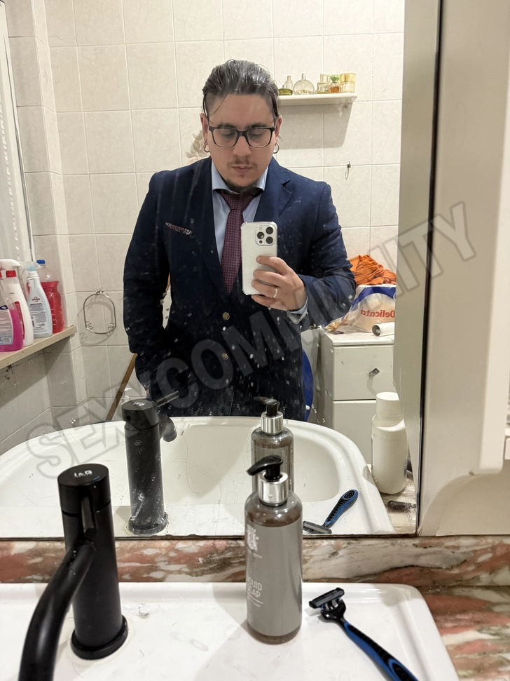 Advertisement (8774826) - Pelindolo 1